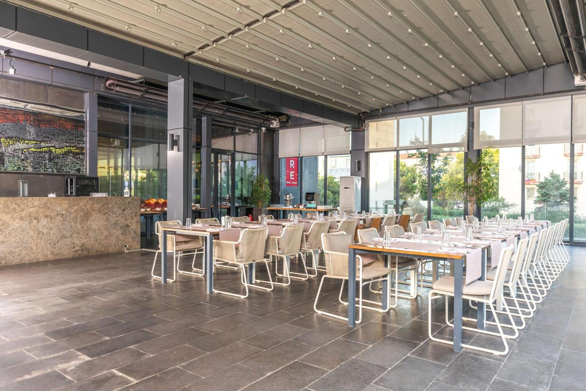 Radisson Blu Hotel Istanbul Asia Exterior foto Restaurant